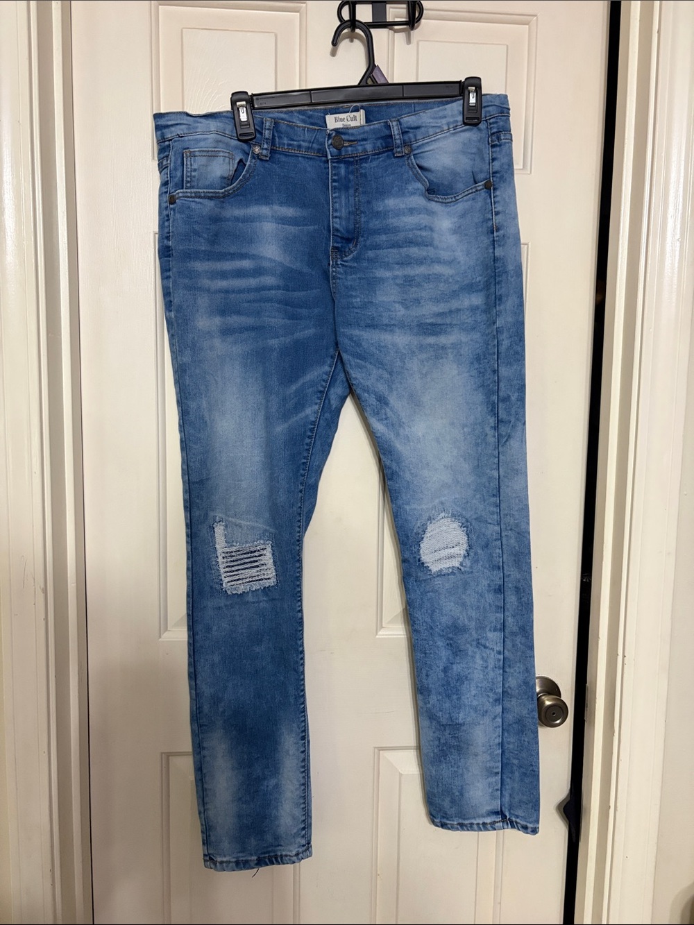 Slim Straight Distressed Men's Jeans in Medium Blue